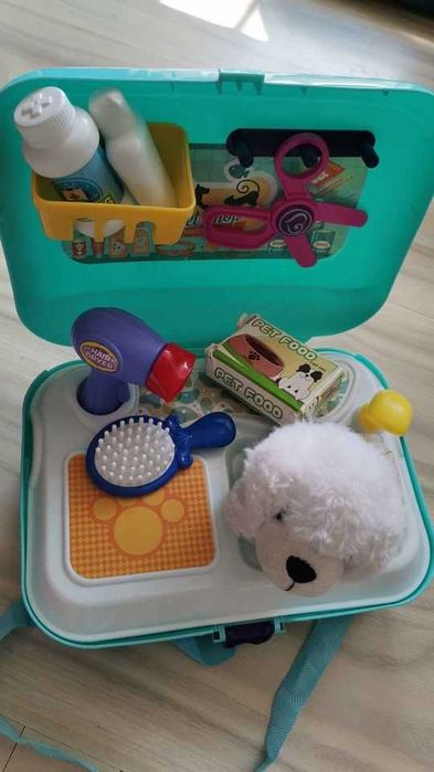 различни ранички с играчки
