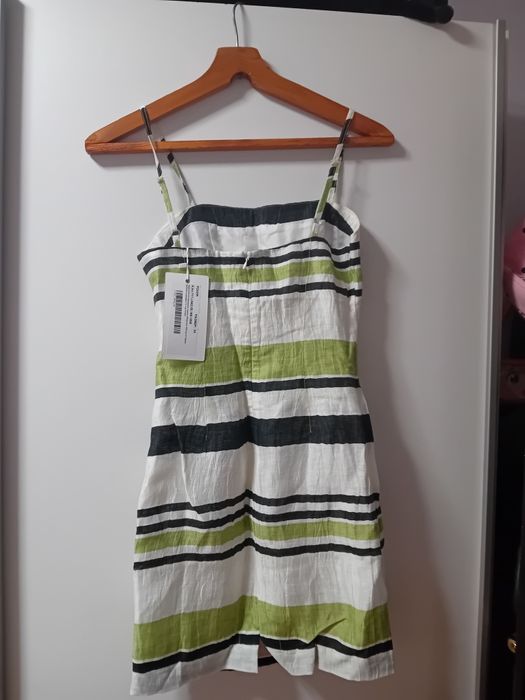 Зелено-бяла рокля