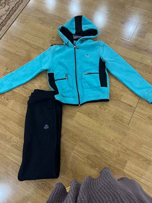 Женские теплые костюмы.