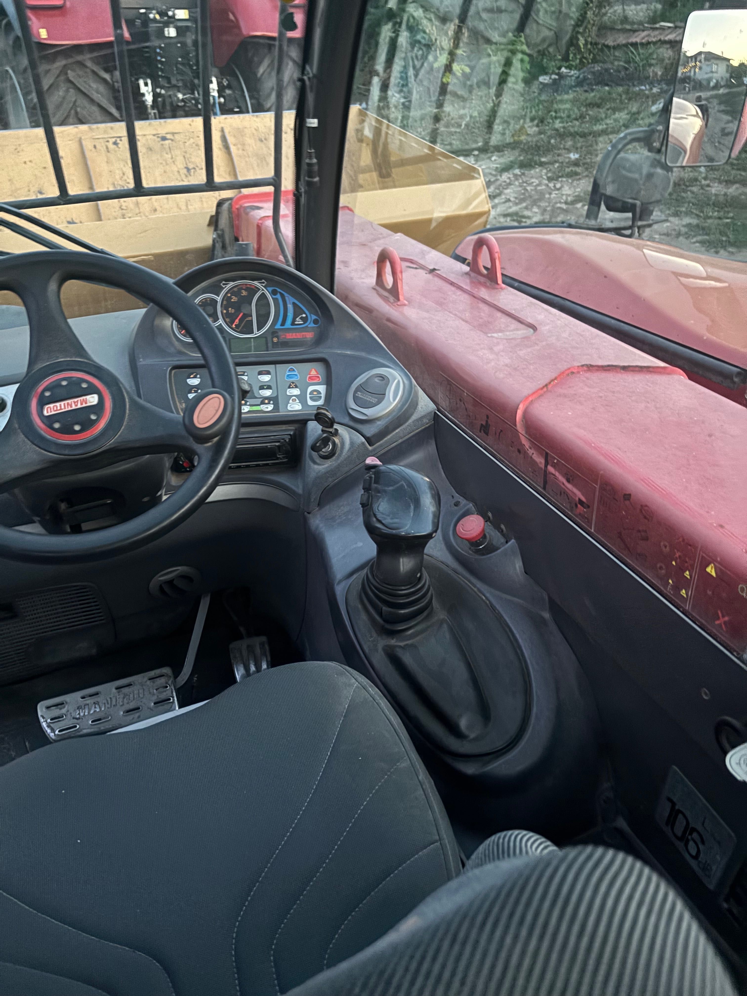 Телескопичен товарач Manitou 835 MT