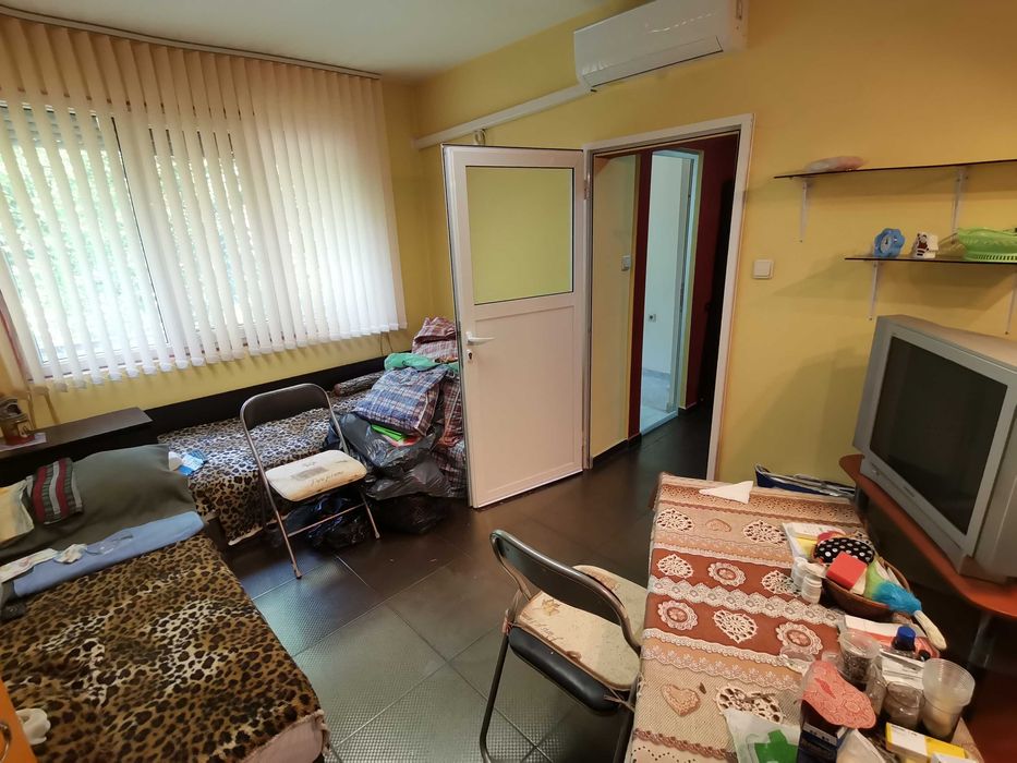 Дава се под наем Едностаен апартамент в Бургас, Славейков - 40 кв.м за 153 € - Снимка #1