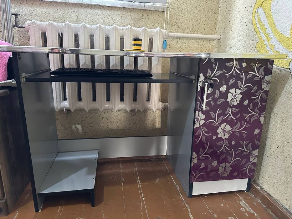 Продам компьютерный столик