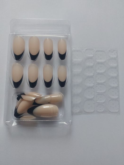 Френски маникюр изкуствени нокти