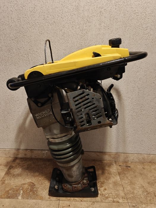 Waker neuson 4timpi picior mai compactor