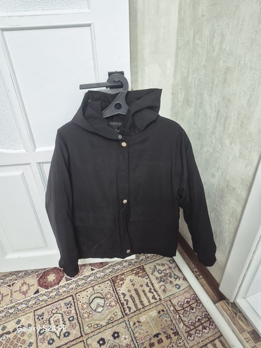 Продам черную куртку