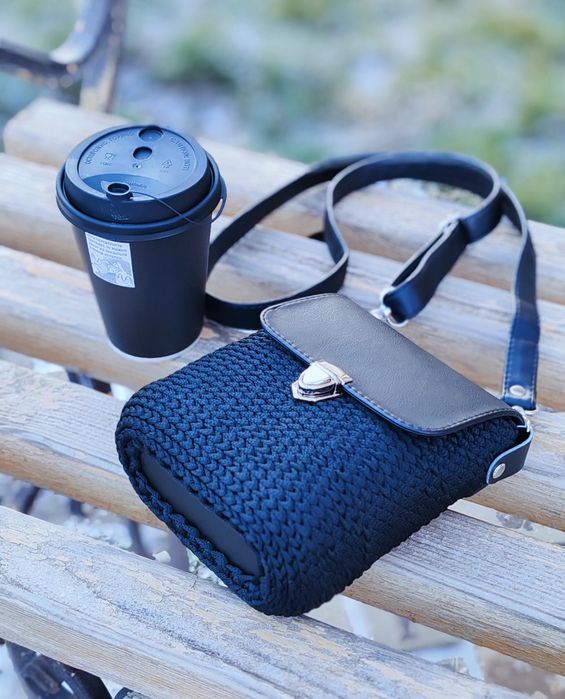 Мини сумочка компактная вязанная из полиэфирного шнура с  клапаном