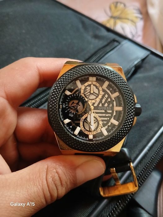 Qul soati holati ishlatilgan.