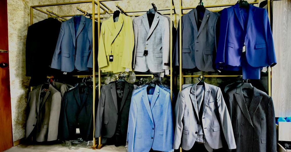 Продам классические мужские костюмы