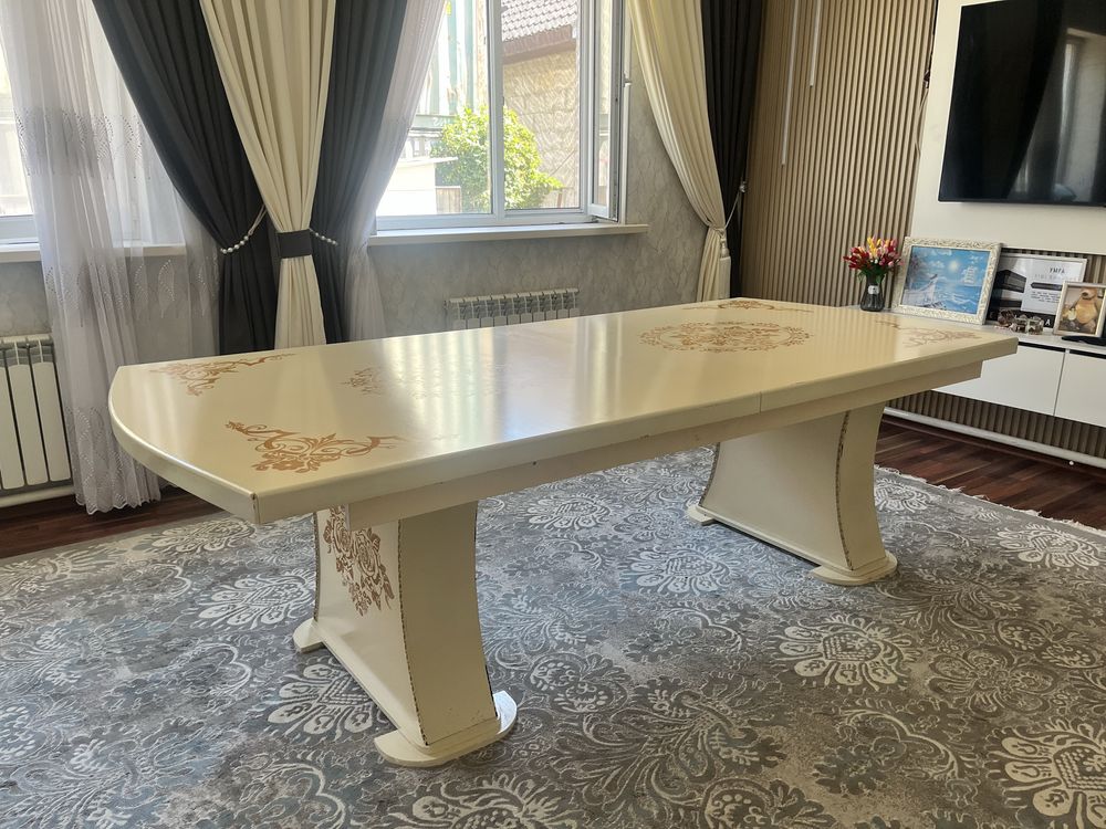 Стол для гостиной