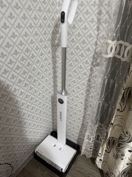 Продается беспроводной вертикальный моющий пылесос