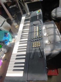 Yamaha YS200 синтезатор клавир кийборд, директно 220в +екстра карта