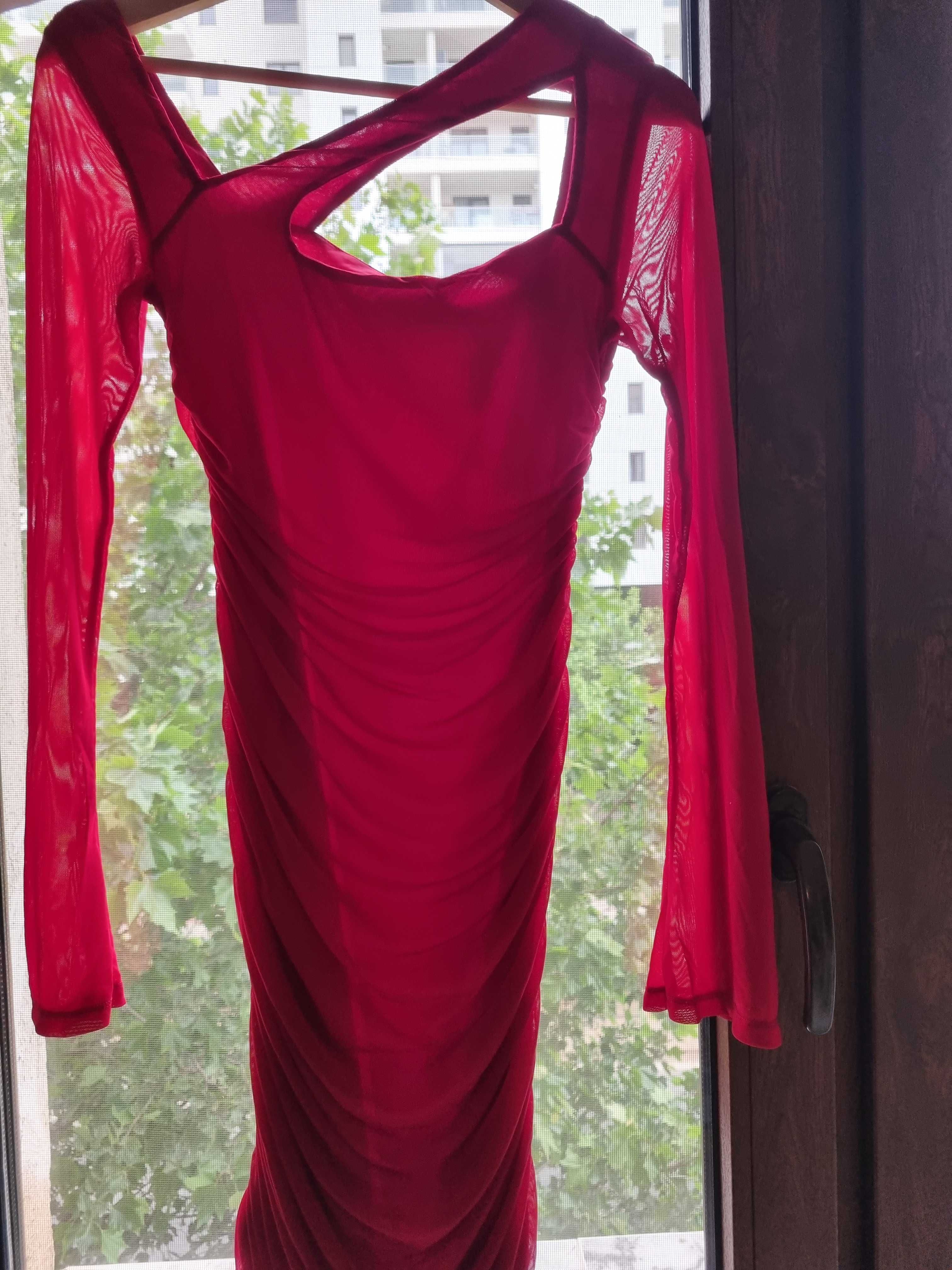 Rochie roșie nouă cu etichetă
