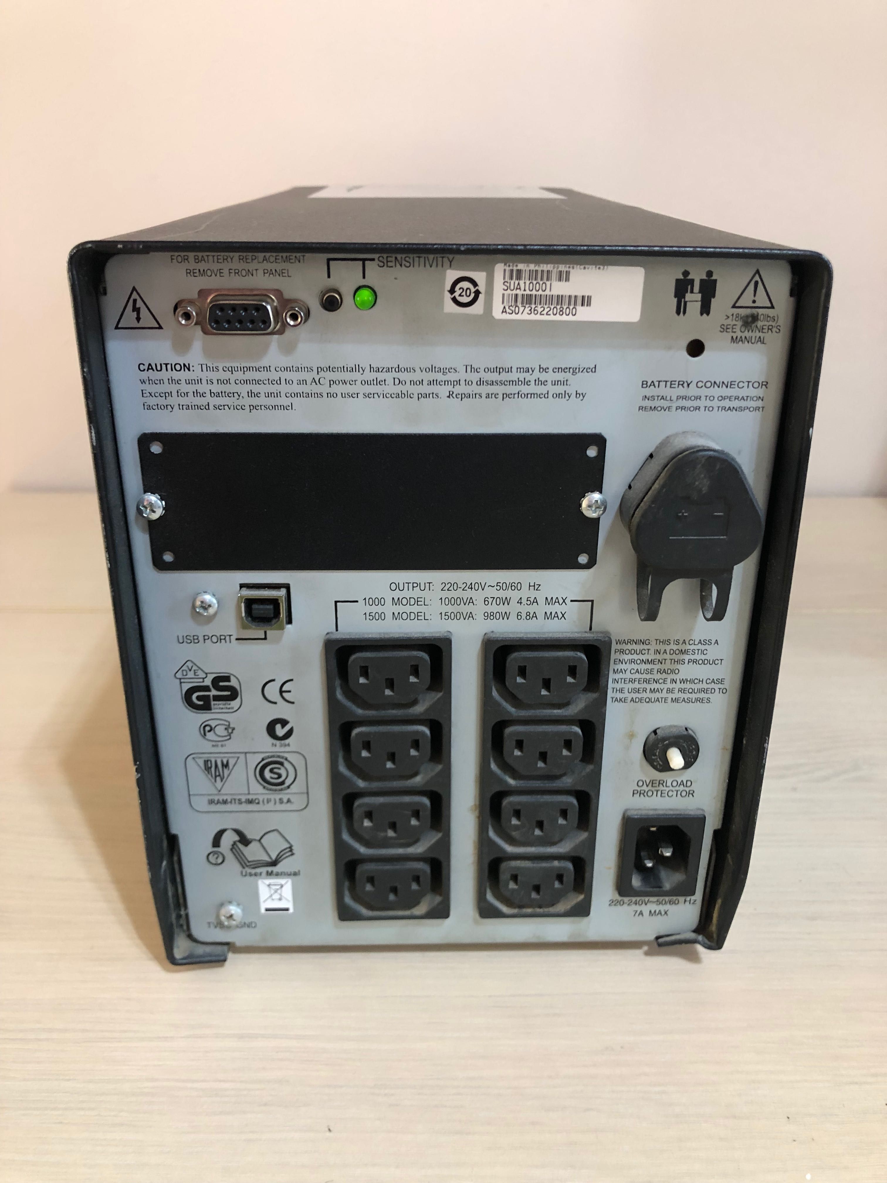 APC Smart-UPS 1000VA USB Serial Port 230V AVR unda sinusoida pura