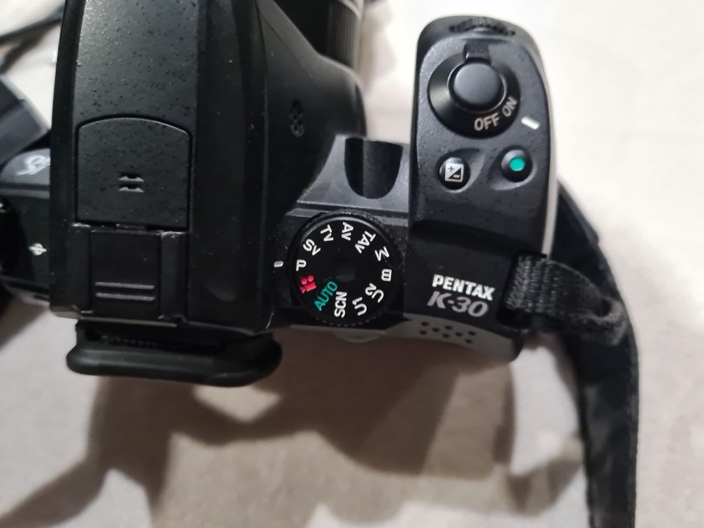 Pentax фотоапарат с два обектива