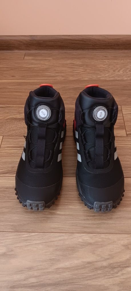 Продавам Зимни обувки adidas FORTATRAIL BOA K