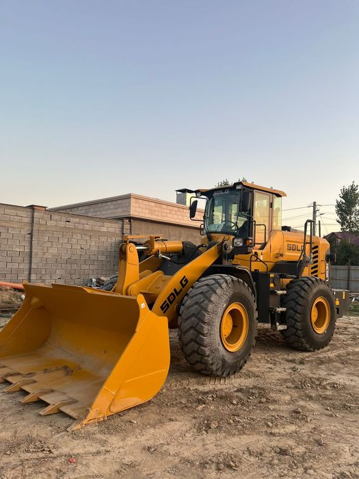 Услуги погрузчика 3куба. Капаем котлован