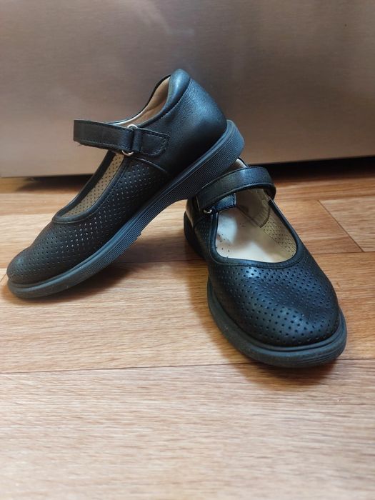 Продам туфли школьные для девочки