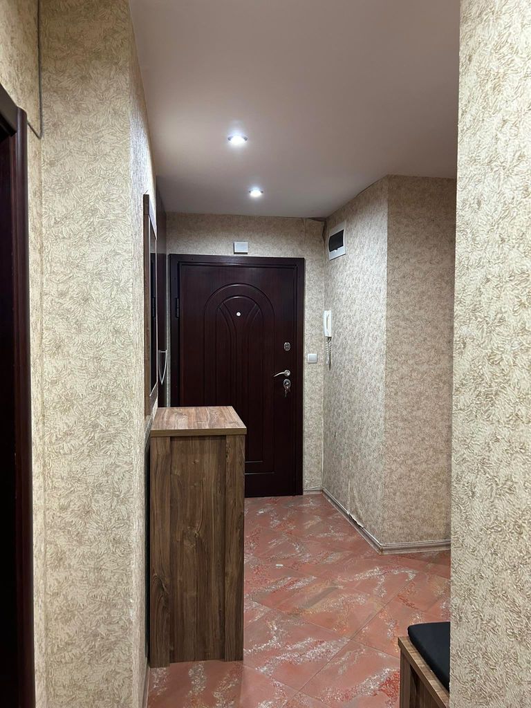 Дава се под наем Тристаен апартамент в Варна, Чаталджа - 106 кв.м за 918 € - Снимка #1
