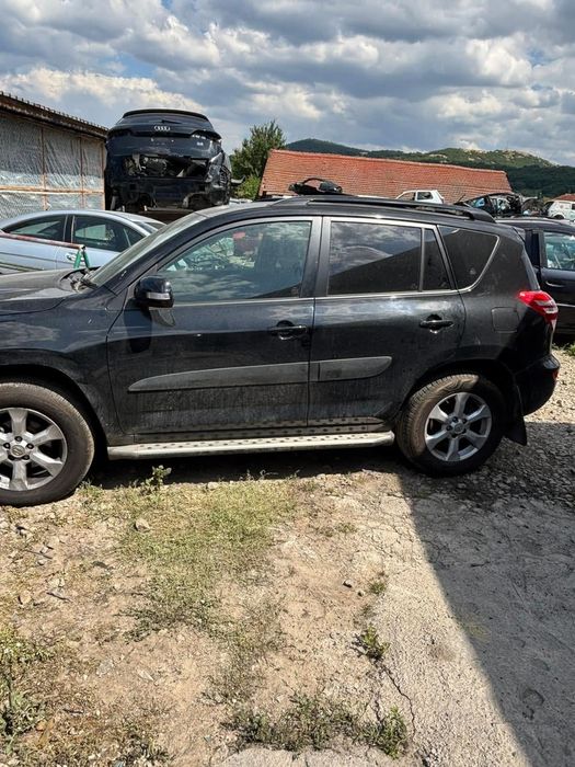 Toyota Rav4  2.2 150hp  2010г САМО НА ЧАСТИ