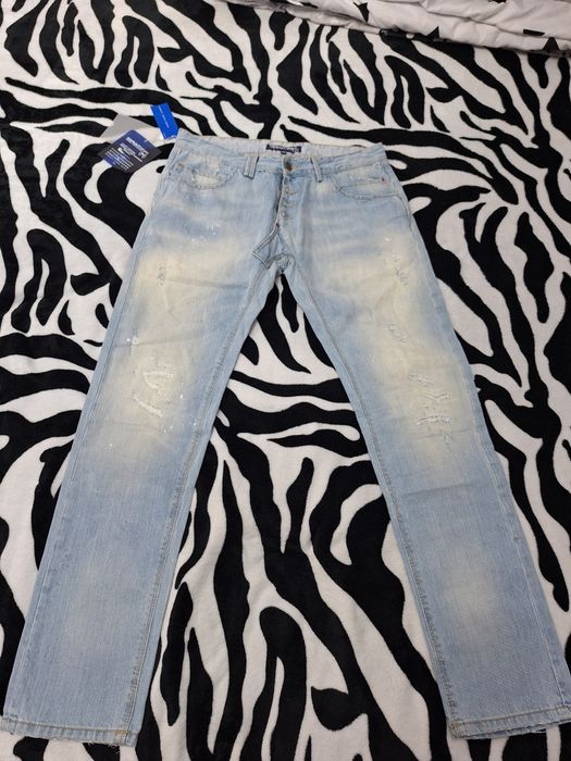 Blugi M noi eticheta