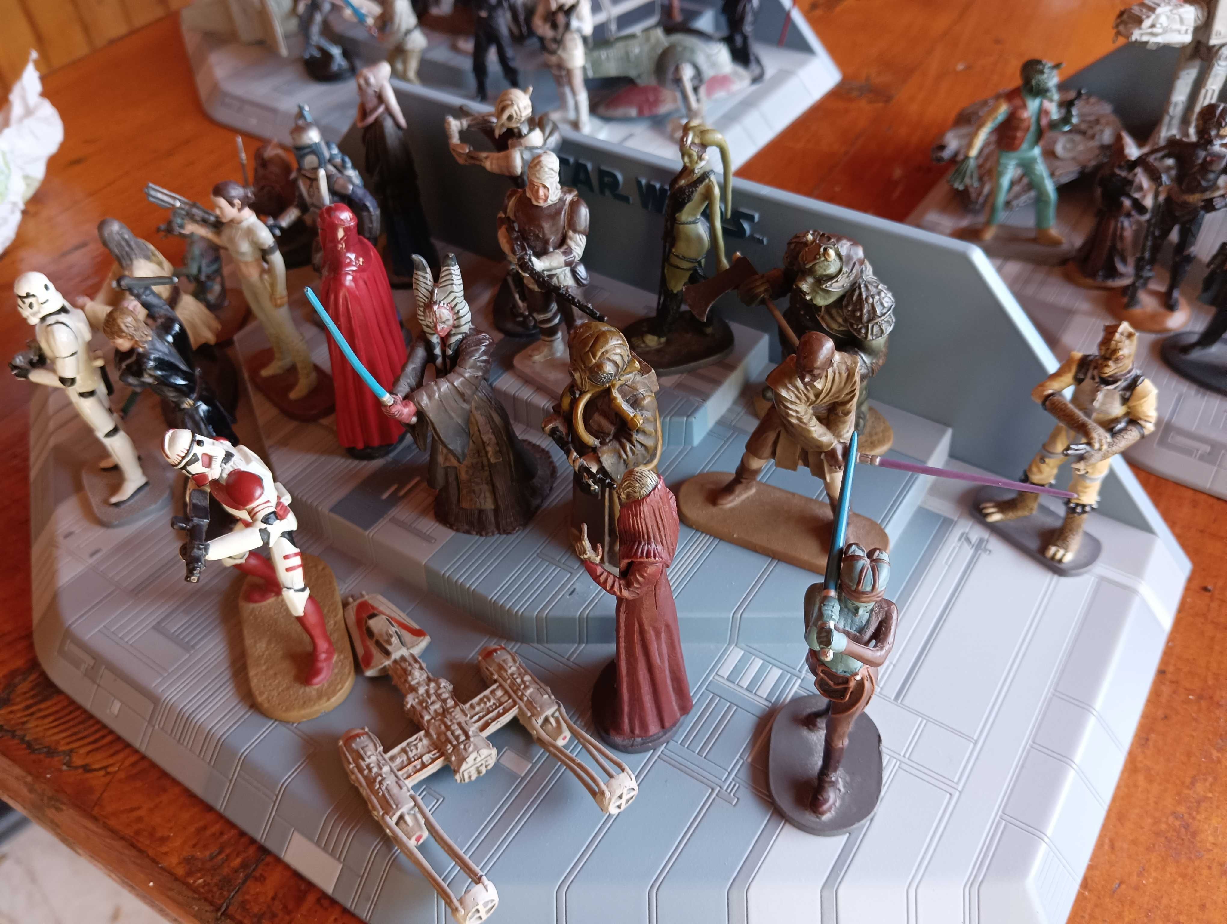 STAR WARS оловни фигури 58 бр.+3 поставки+4 бр. фигури за залепване