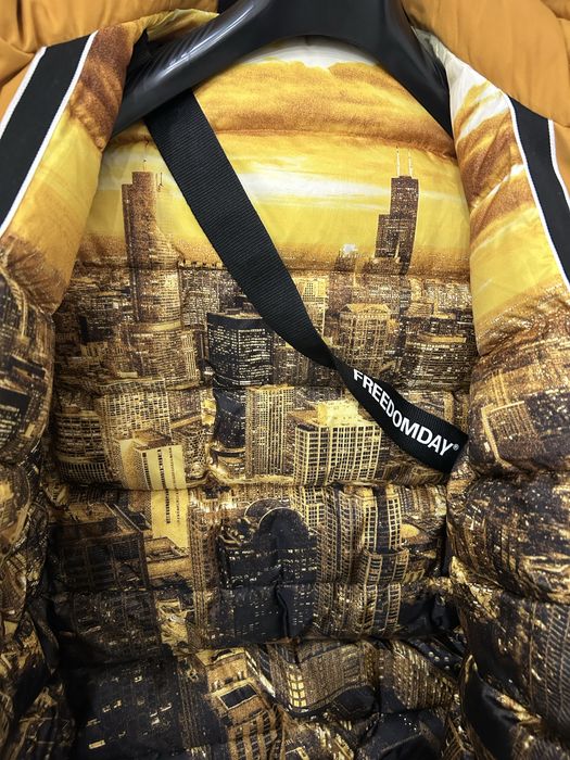 Парка размер L новый -покупали в triumfe за 800 $ - , италия