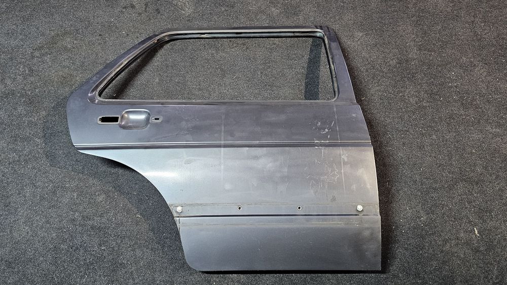 Usa originala Volkswagen Golf 2 / Jetta 2 (model 4usi)

Stare buna
Se