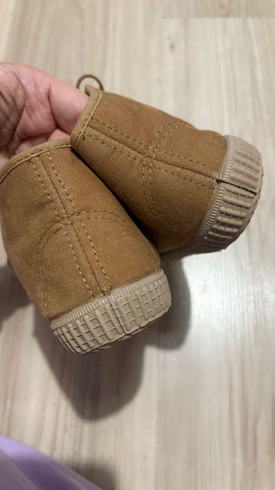 Нови кафяви обувки