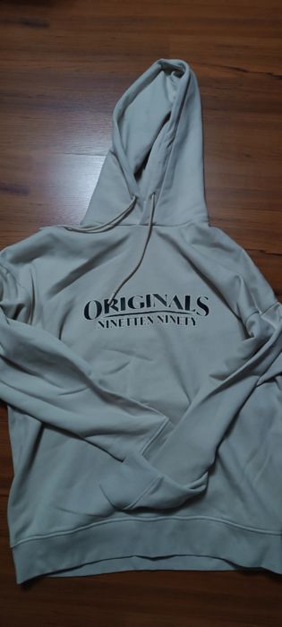 Продавам оригинален суичер на jack Jones originals