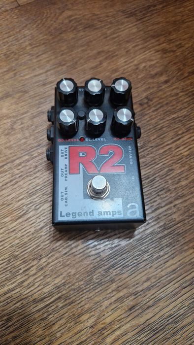 Гитарный преамп, педаль эффектов AMT R2