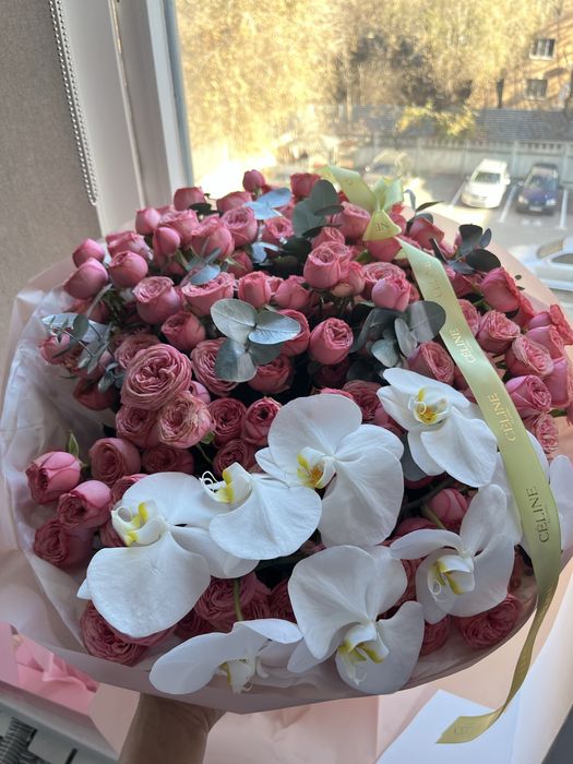 Букет с орхидеями