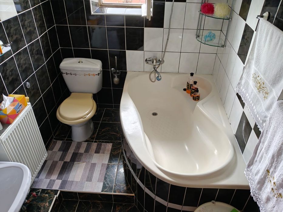 Vând apartament  cu 3 camere