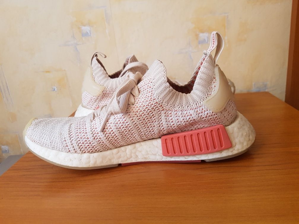 Adidas NMD R1 маратонки 38 номер.