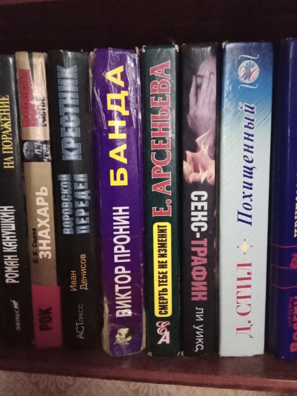 Продаются книги.