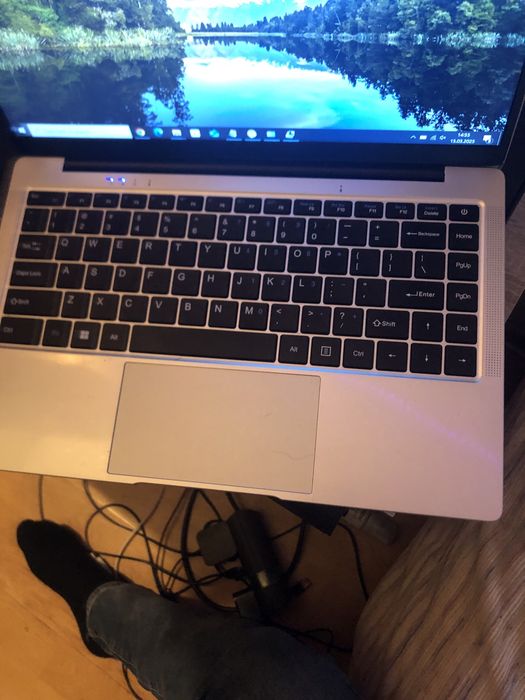 Vand laptop ultra slim achizitionat de pe aliexpress.