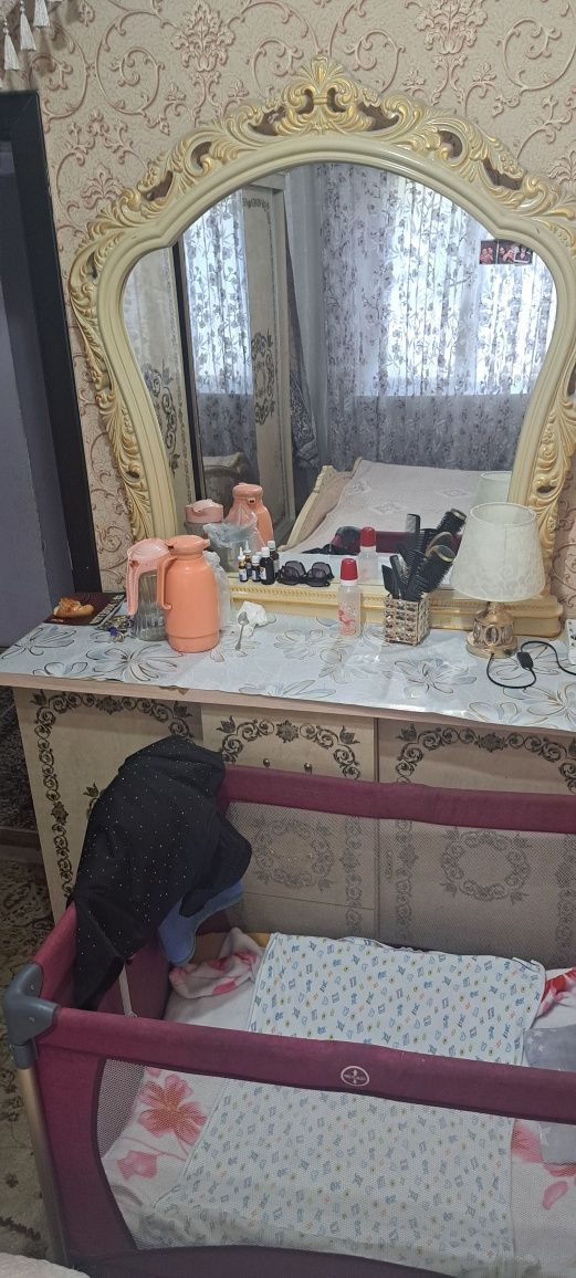 spalniy sotiladi krovat shkaf kamot bor holati yaxshi