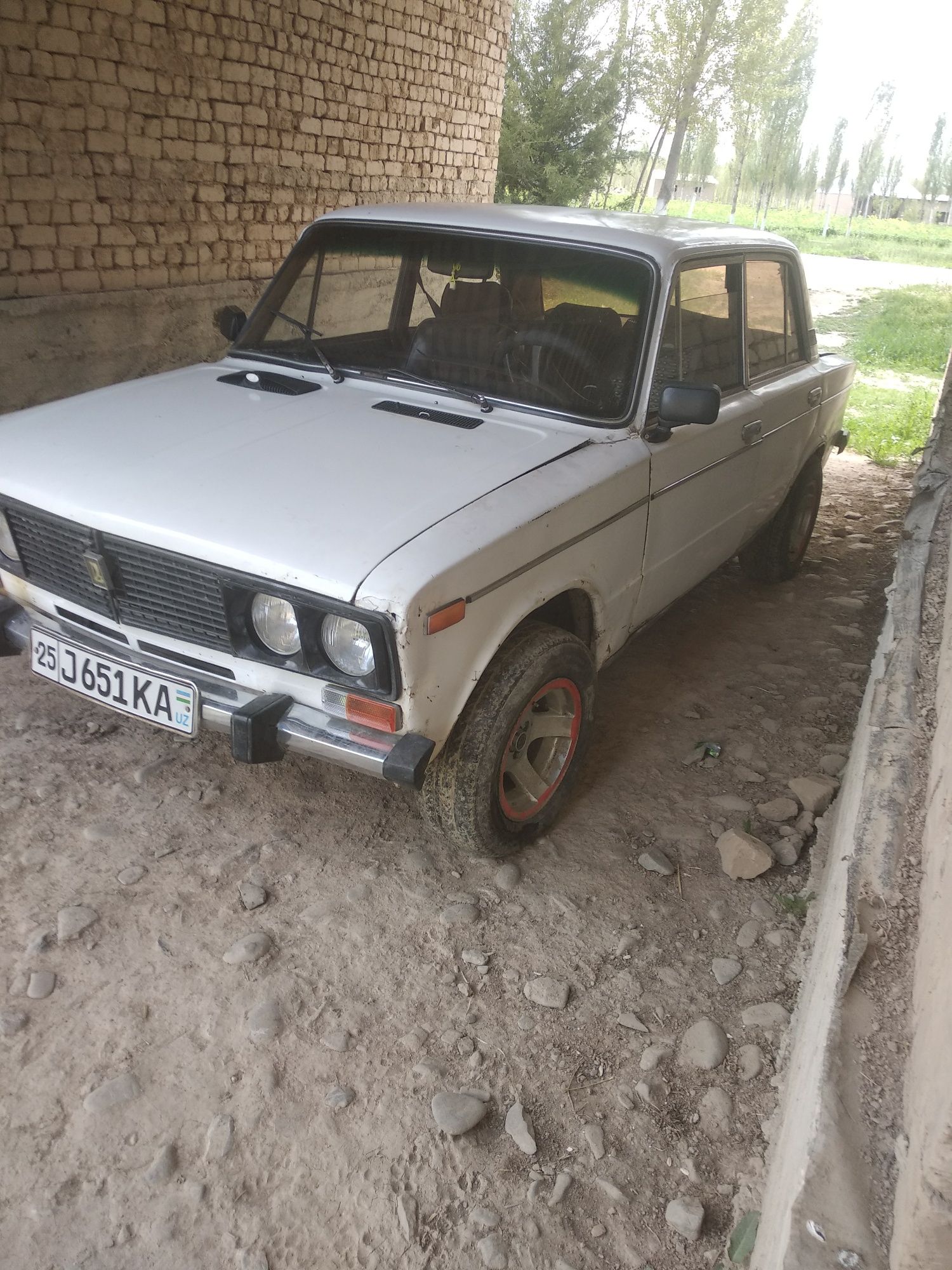 Vaz 2106 sotiladi