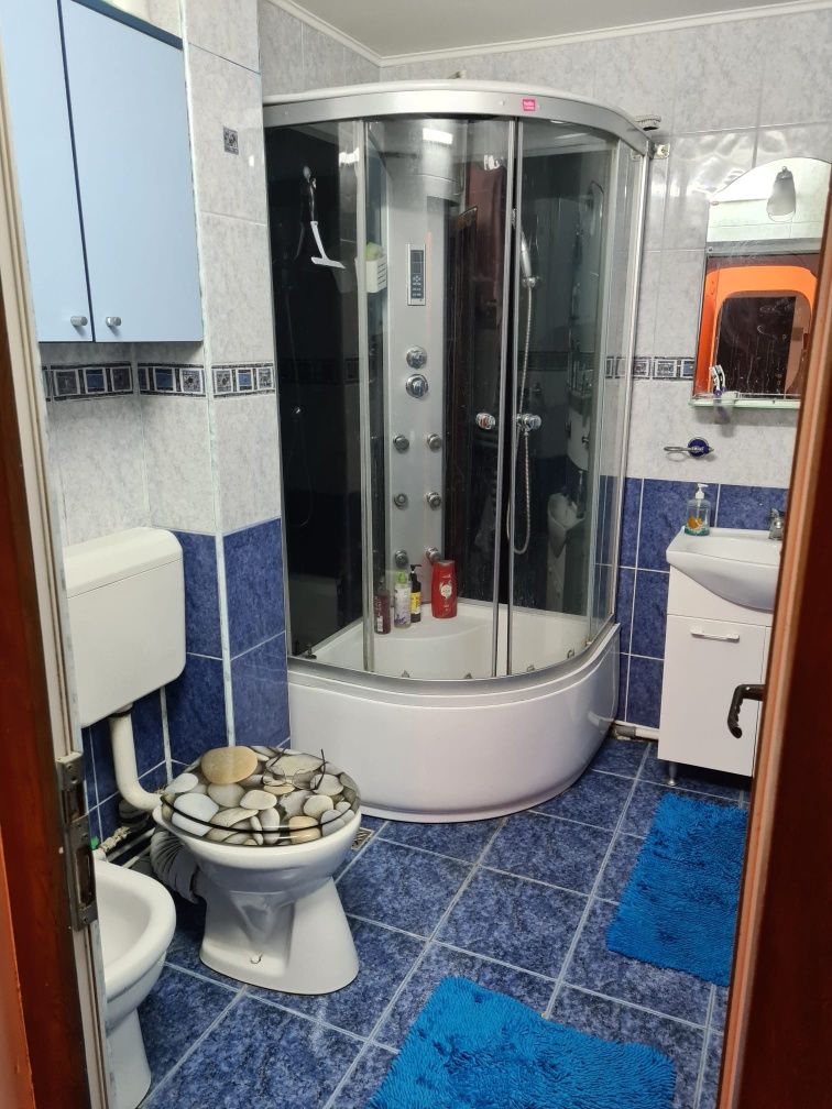 Vand apartament 3 camere