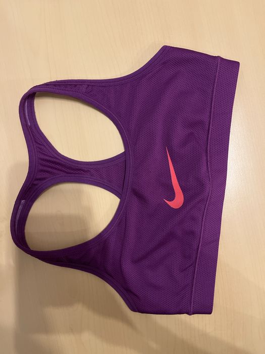 Спортно двустранно бюстие Nike размер XS/S