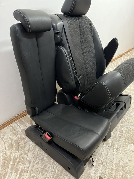 Toyota Sienna задний ряд сидения