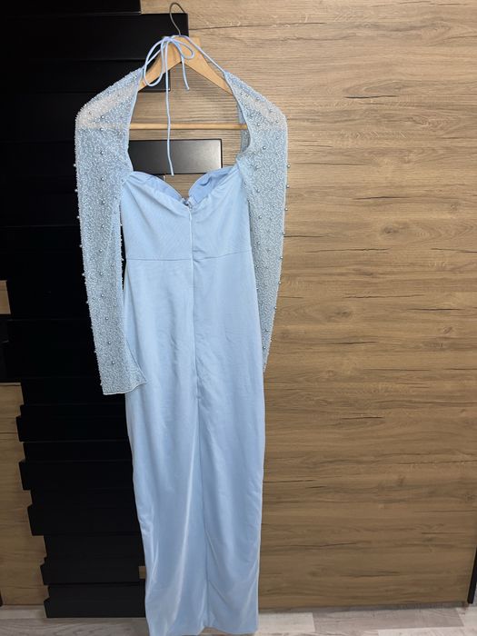 Елегантна дълга рокля в нежен светлосин цвят!