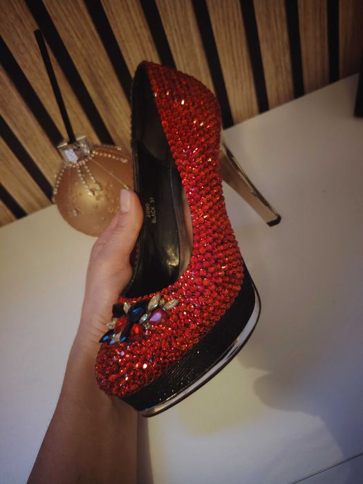 Pantofi sofisticați pt evenimente speciale