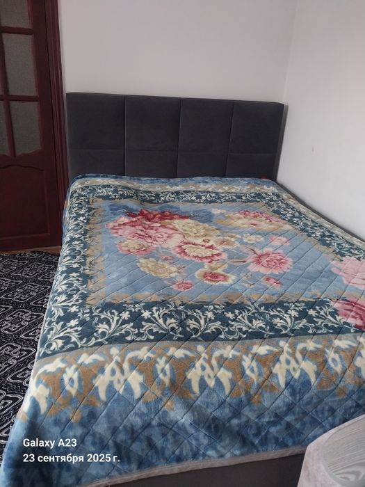 Двуспальная кровать