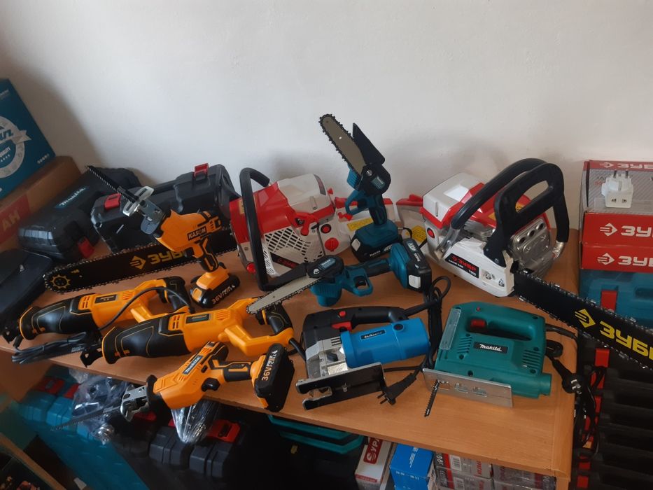 Пилы, и разный инструмент
