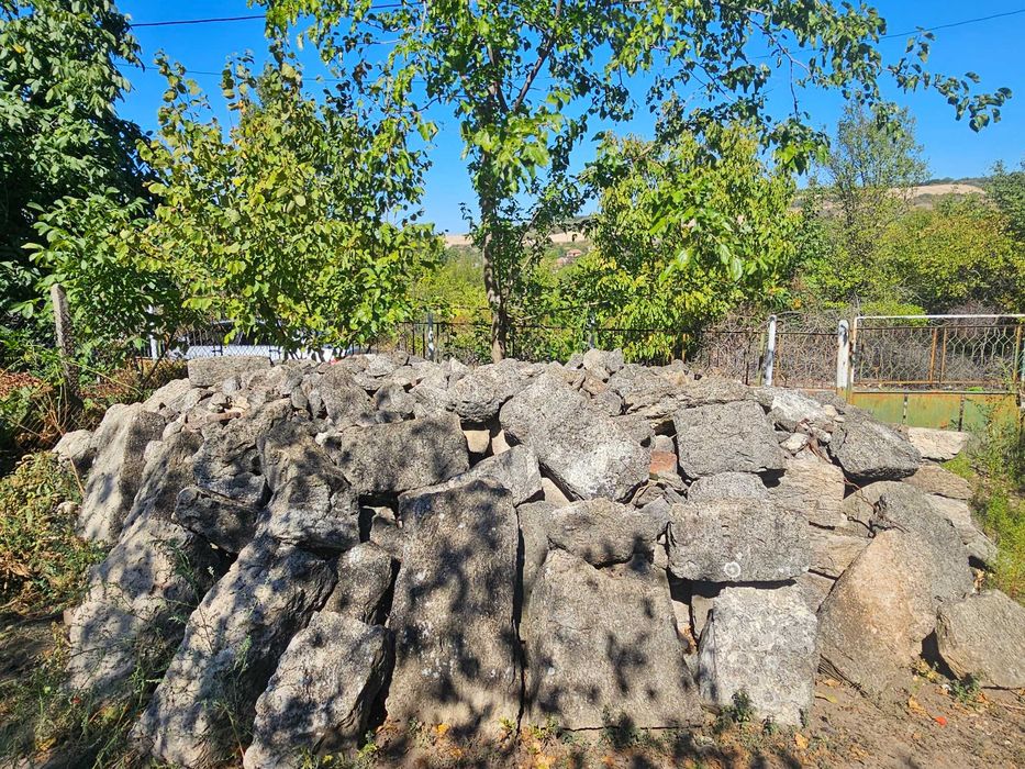 Продавам камъни за строеж (основа или ограда)