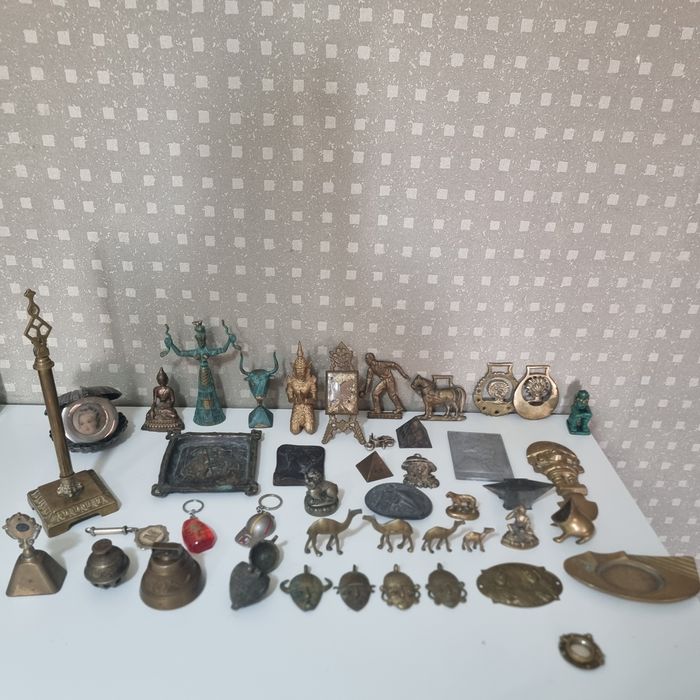 Colecţie obiecte decorative din bronz/alamă – figurine, miniaturi –