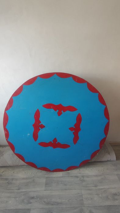 Круглый стол качественный