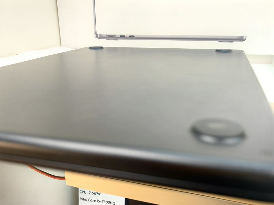 Хб! MacBook Air 2022 M2  13.6 Много добър