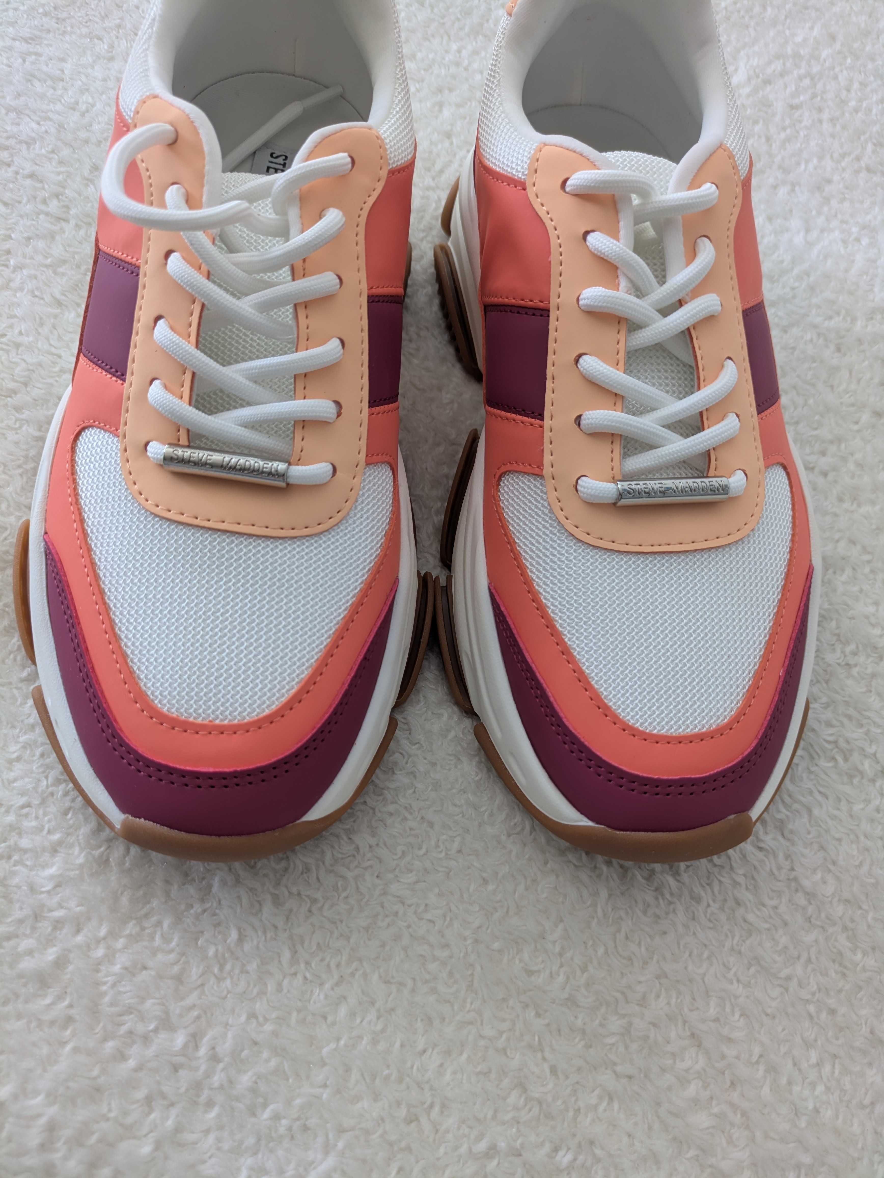 Нови сникърси Steve Madden