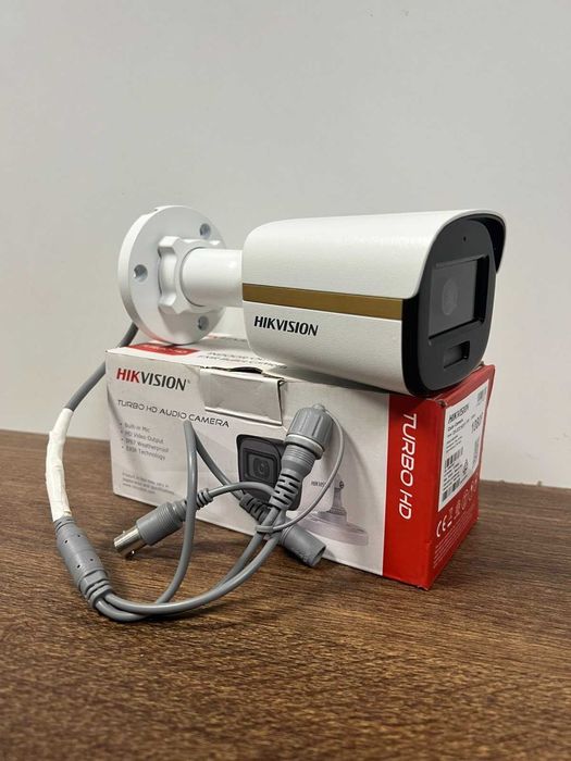 2MP ColorVu HD Hikvision камера с Вграден Микрофон и ЦВЕТНО НОЩНО